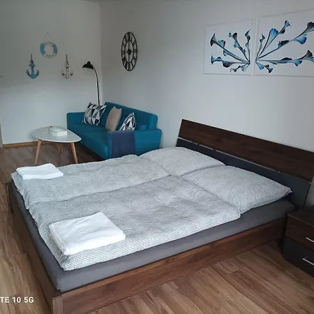 Krasny V Centre Roznavy Apartmán *