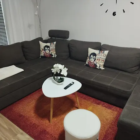 Krasny V Centre Roznavy Apartmán *